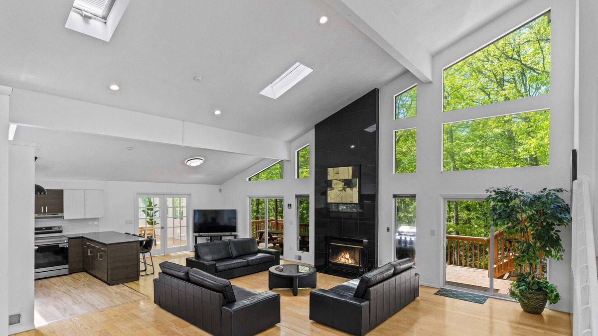 Bushkill House | Modern Stream-front property with hot tub.