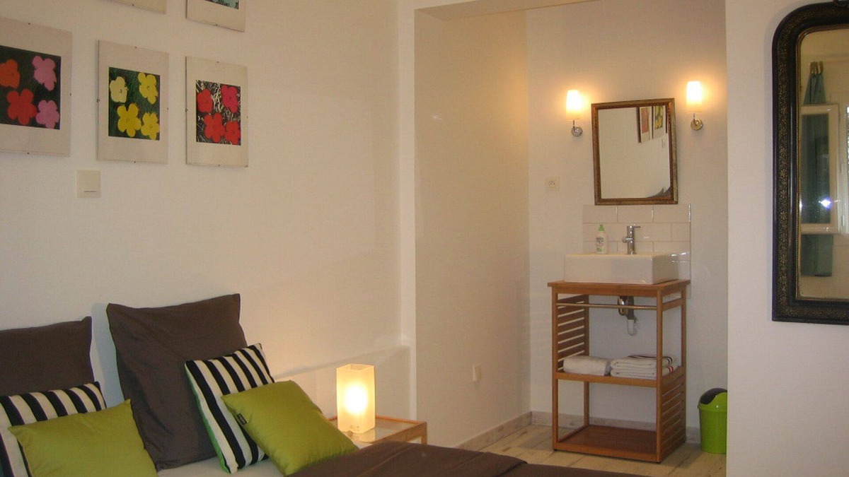 La Ciotat Apartment | Modern studio, air conditioning, parking, wifi, terrace, 2 steps from the beach