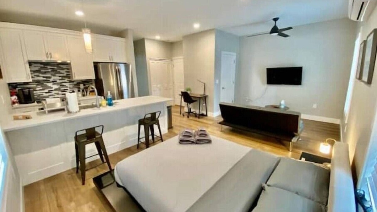 Central West End Apartment | Modern Studio Apartment in Heart of CWEn
