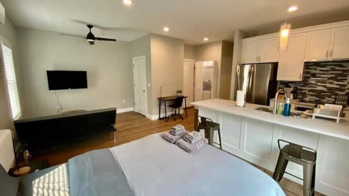 Central West End Apartment | Modern Studio Apartment in Central West end, BJ Hospital