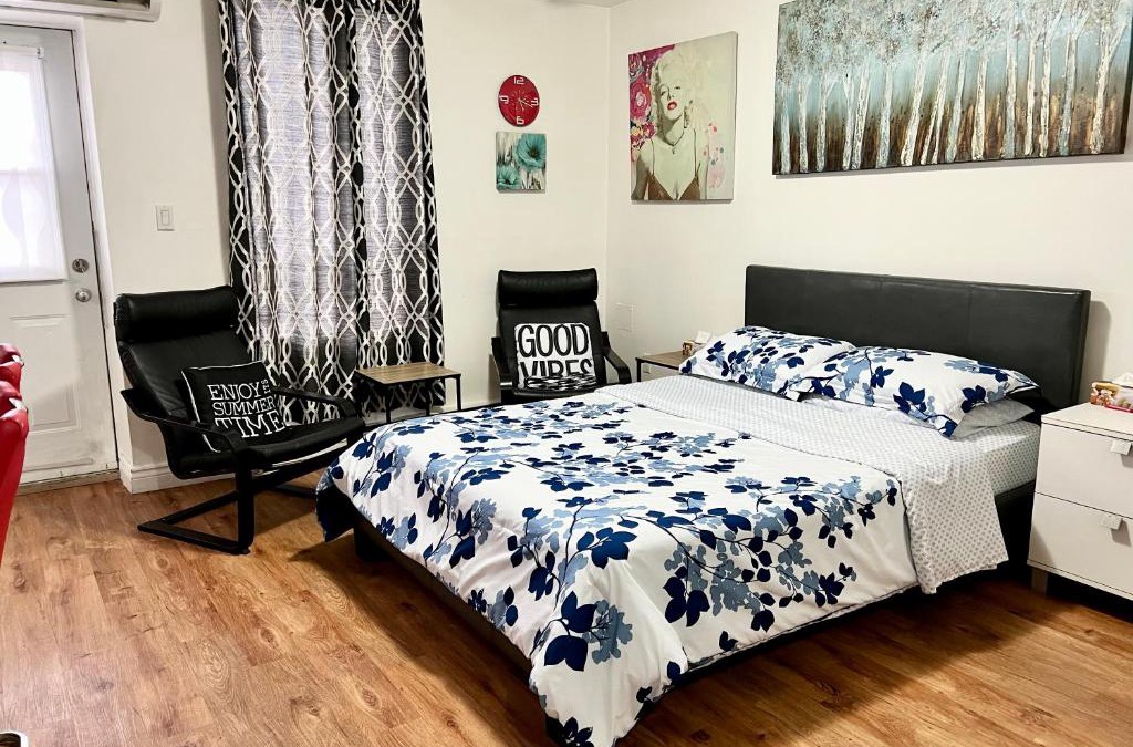 Rosemont-La Petite-Patrie Apartment | Modern Studio Apartment in Rosemont Near Downtown Montreal-D