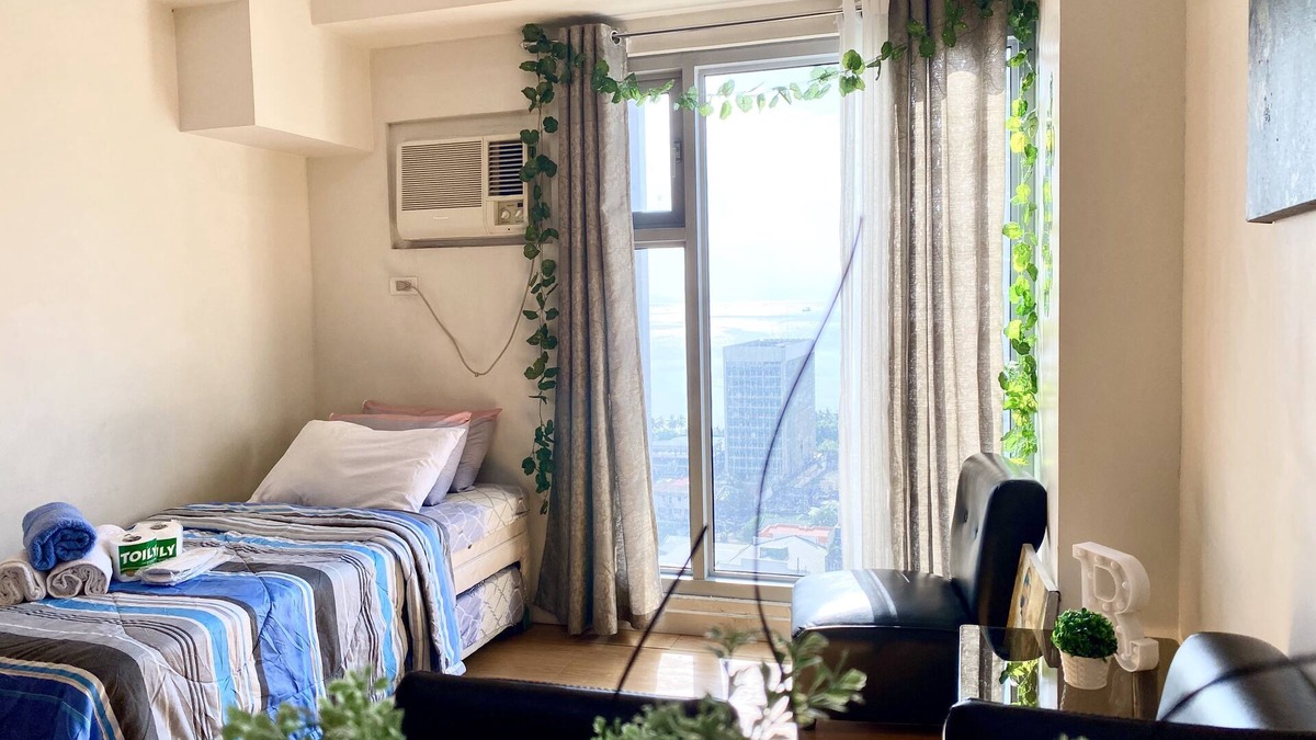 Barangay 670 Condo | Modern Studio Condominium w/Manila Bay View Sunset