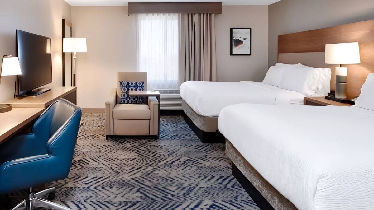 Macomb Hotel | Modern Studio for Extended Stays in Sterling Heights - Near Macomb Center