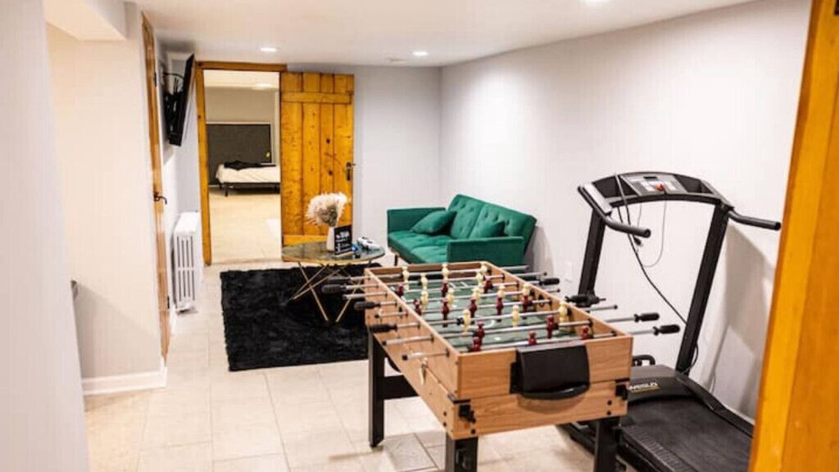 Bayonne House | Modern Studio Getaway | 20 MINS to NYC | 10MIN EWR