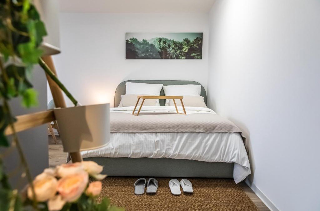 Ostend Apartment | Modern Studio good located Balcony King Bed