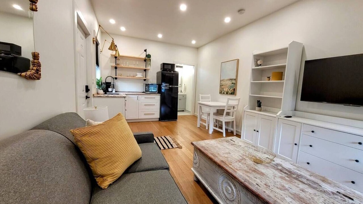 Chemainus Apartment | Modern Studio in a Charming Coastal Town
