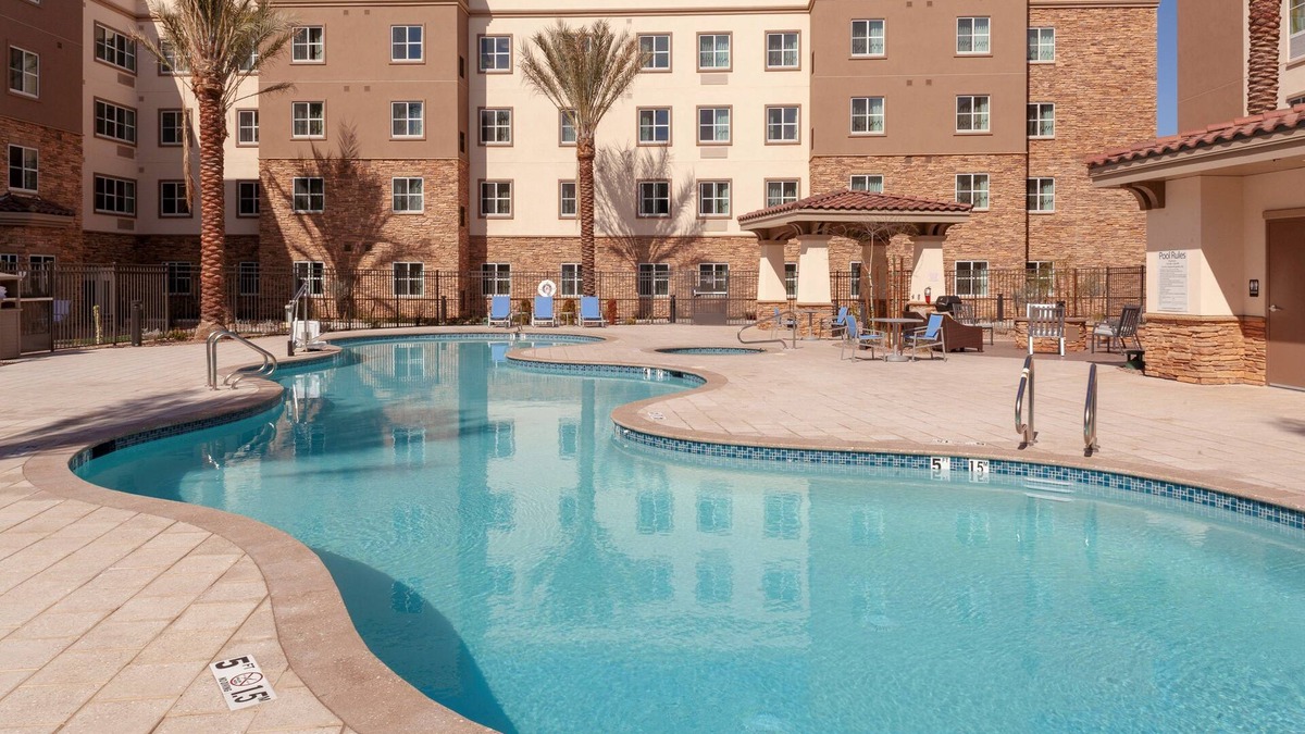Gilbert Apartment | Modern Studio in Phoenix | Hot Tub + Outdoor Pool + 24 Hour Business Center