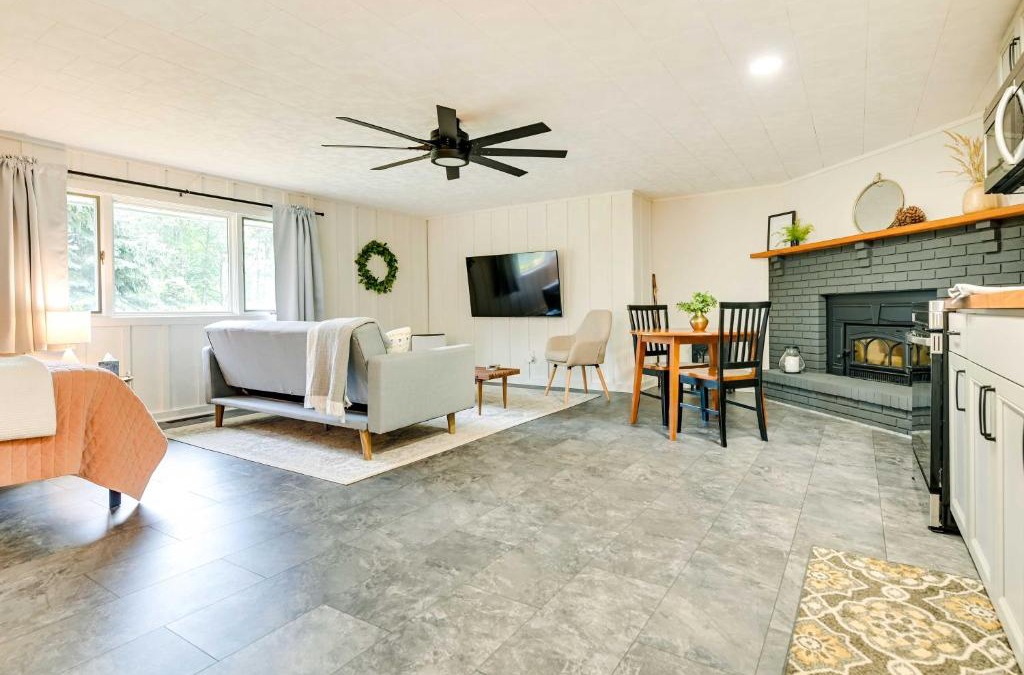 Ballston Spa Apartment | Modern Studio Less Than 13 Mi to Saratoga Racetrack!