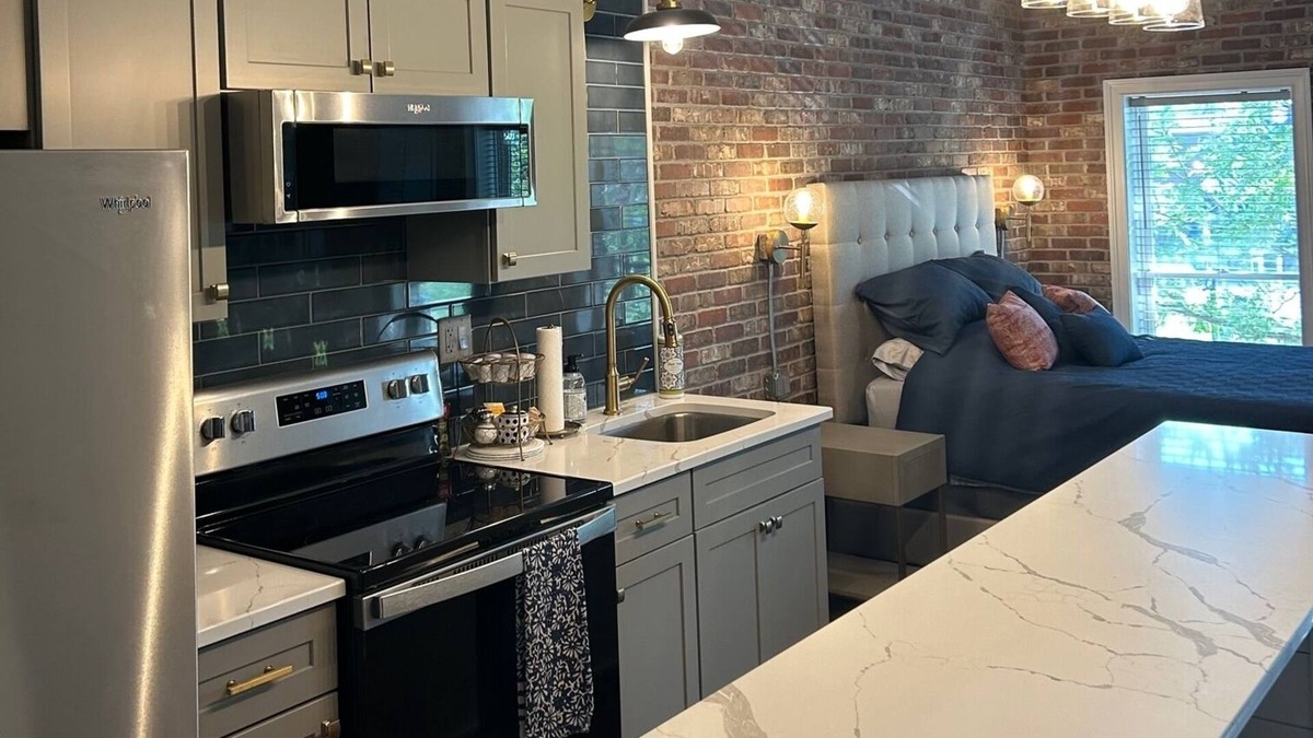 East Dundee Apartment | Modern studio loft located in the heart of the Culinary District in East Dundee!