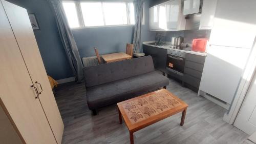Maidstone Apartment | Modern Studio Maidstone - Redecorated Oct 2023