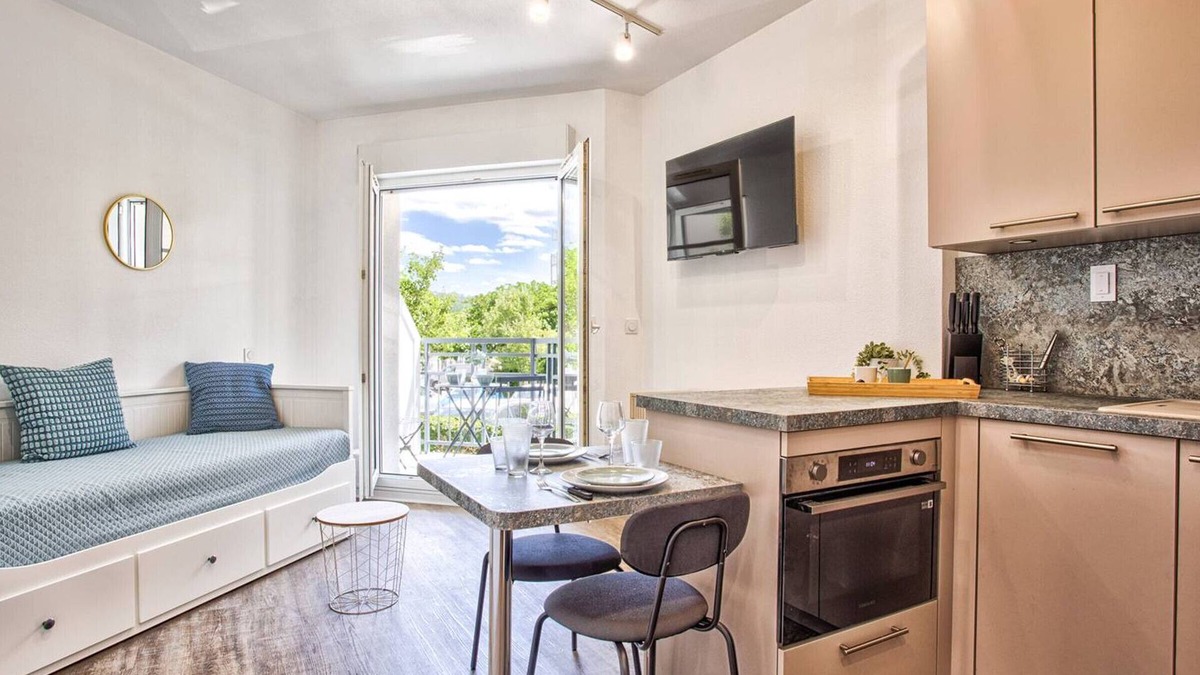 Port Guillaume Apartment | Modern studio near the beach with WiFi in Dives-sur-Mer