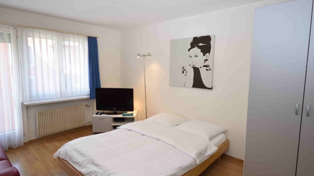 District 6 Apartment | Modern studio near main station (Crown 16)