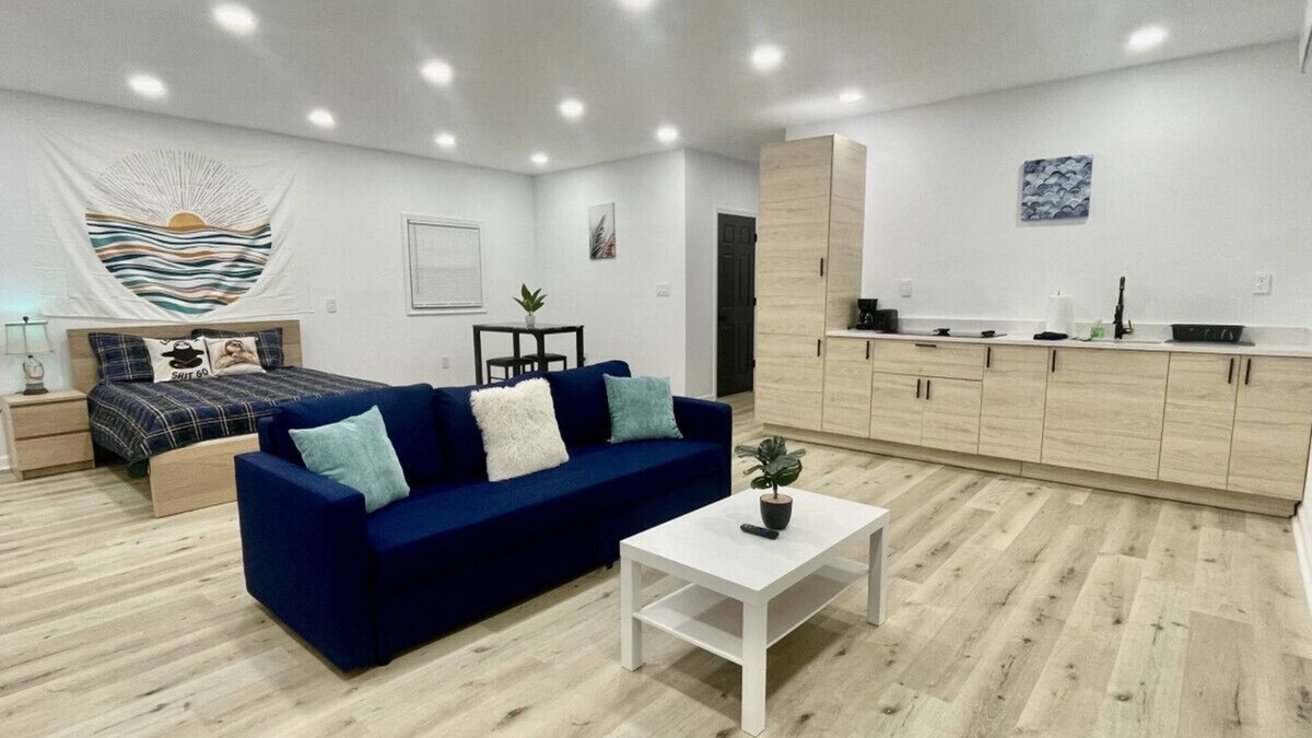 Greensboro House | Modern Studio Near PTI Airport