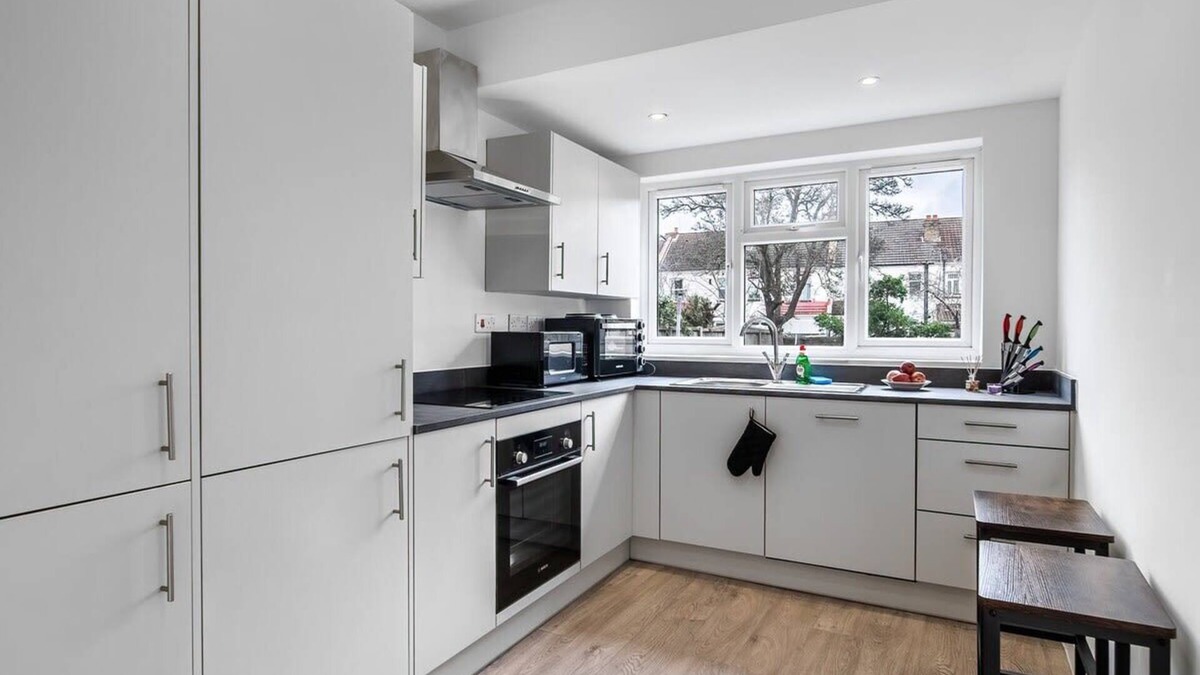 Wembley Central Apartment | Modern Studio Rooms in Wembley 1