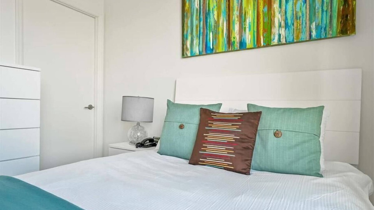 White Plains Apartment | Modern Studio | Upscale Amenities | Kitchen & Laundry