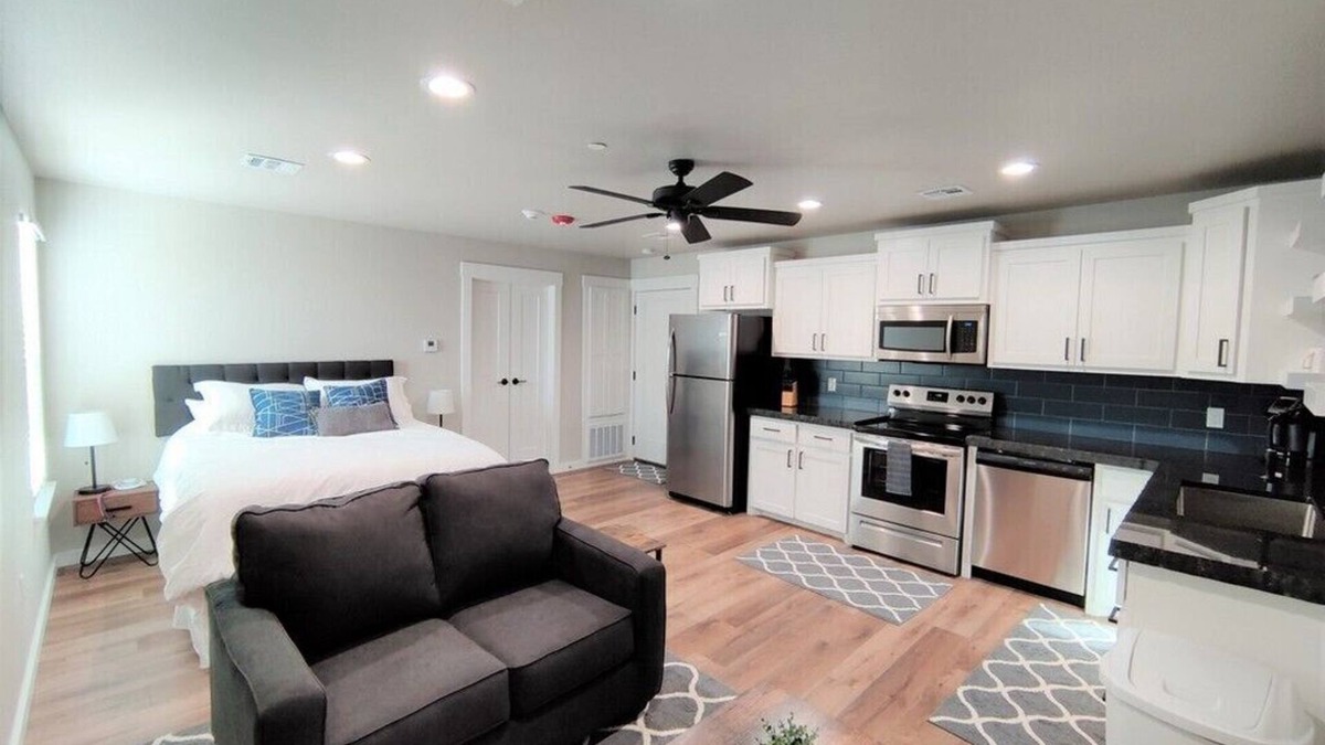 Tahlequah Apartment | Modern Studio Walk to Bars, Restaurants, Shopping #2
