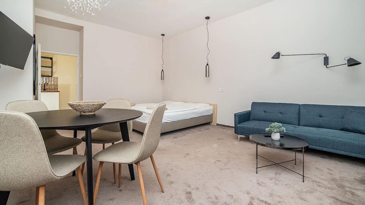 Zizkov Apartment | Modern studio with balcony + TV