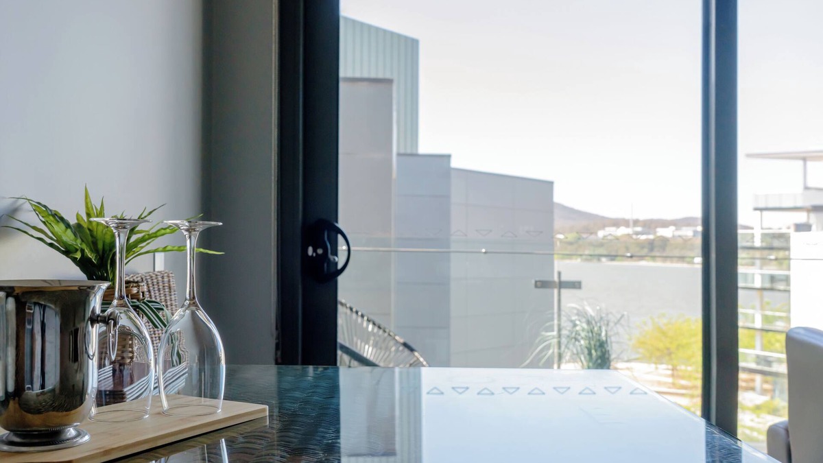 Kingston Apartment | Modern studio with free wifi & parking