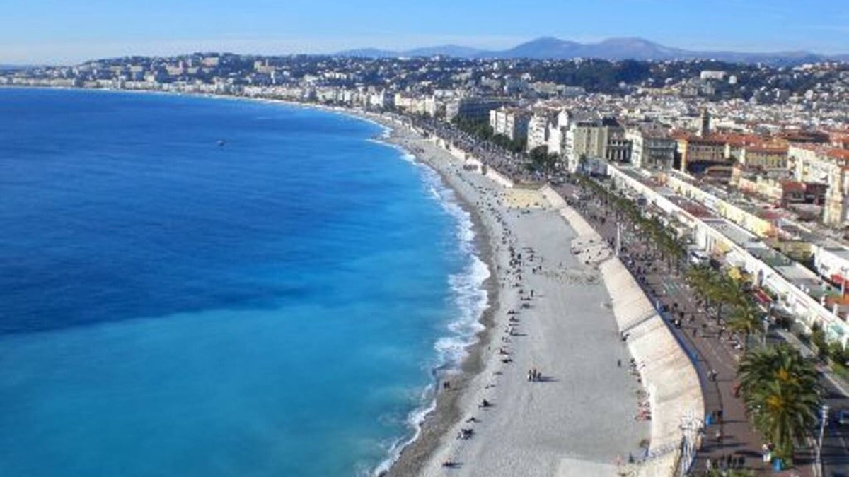 La Madeleine Apartment | modern studio with south-facing terrace, WiFi, 700 m to the beach, all shops