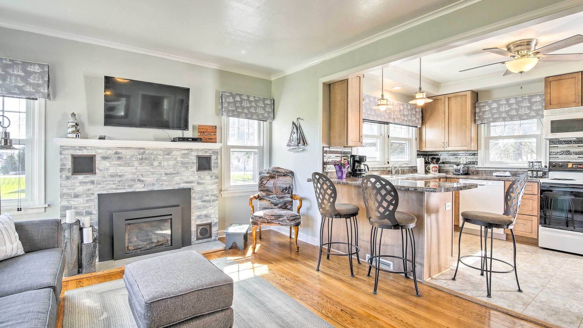 Sturgeon Bay House | Modern Sturgeon Bay Home by Potawatomi State Park!