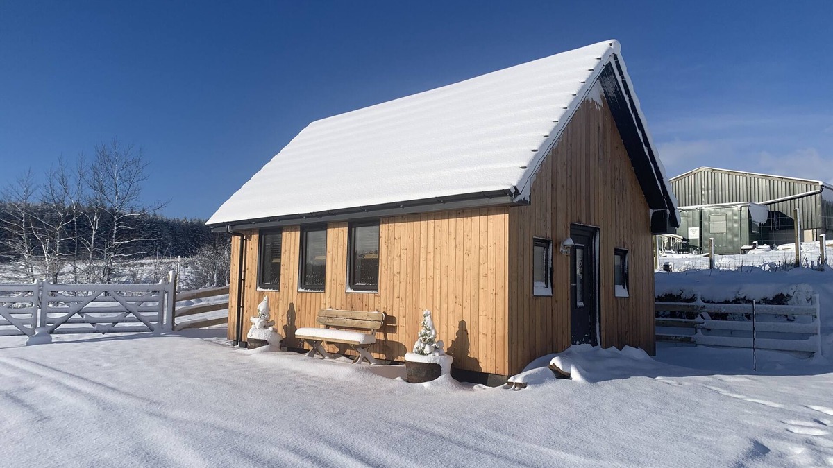 Suladale Cabin | Modern styled Cabin for 2 on a working croft 7 miles from Portree