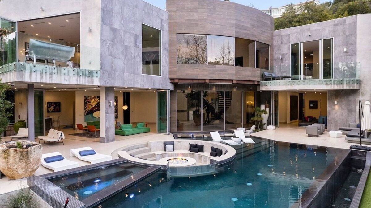Bel Air Villa | Modern-styled villa in prime lower Bel Air