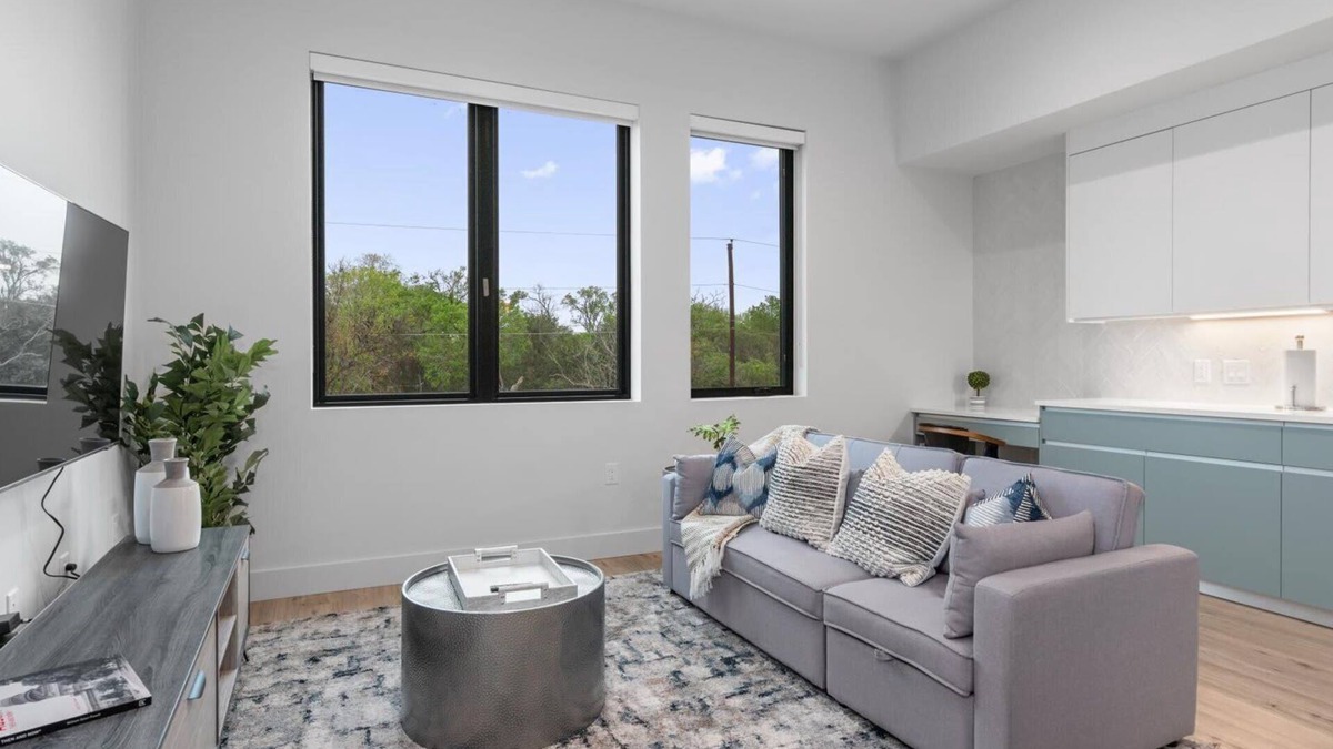 West Congress Apartment | Modern & Stylish 1BR Apartment near SoCo—Sleeps 3