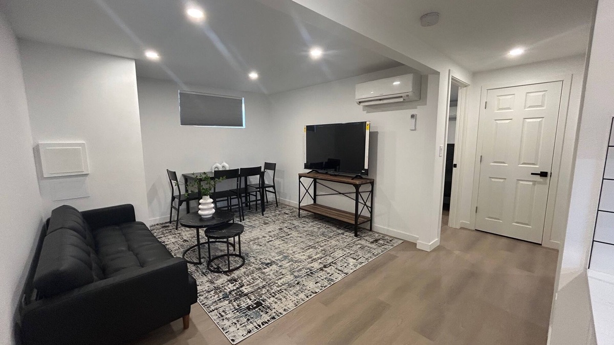 North Beacon Hill House | Modern & stylish 2 bedrooms near Downtown, Lumen field, light rail.