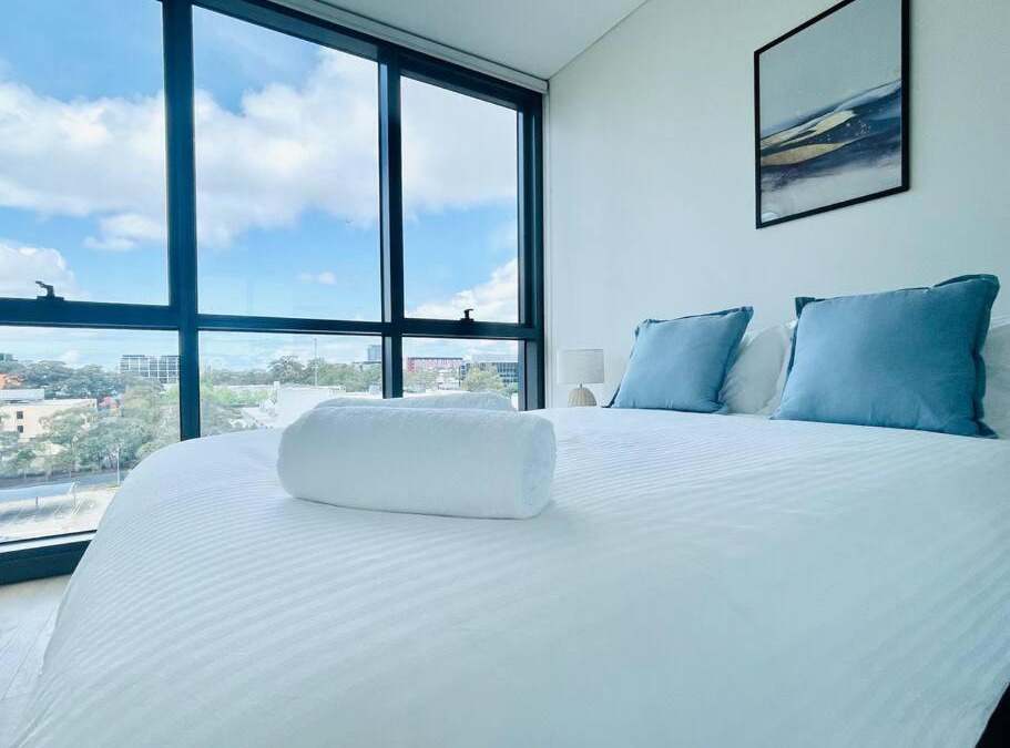 Macquarie Park Apartment | Modern stylish 3 bedroom condo - Parking, Gym, Pool