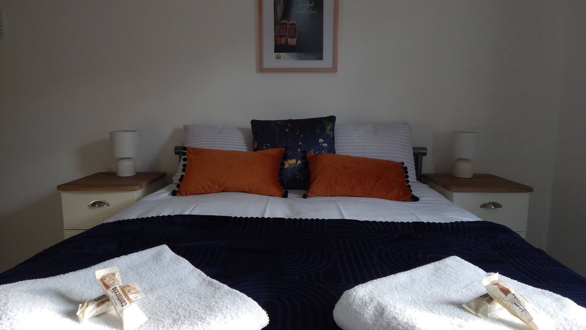 Cambridge House | Modern, stylish and well located with parking