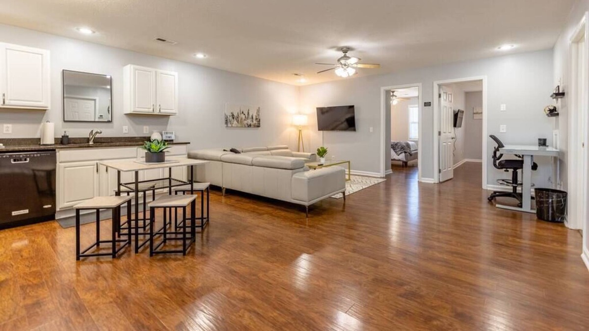 Osage Apartment | Modern, stylish/comfortable 2-bedroom apartment