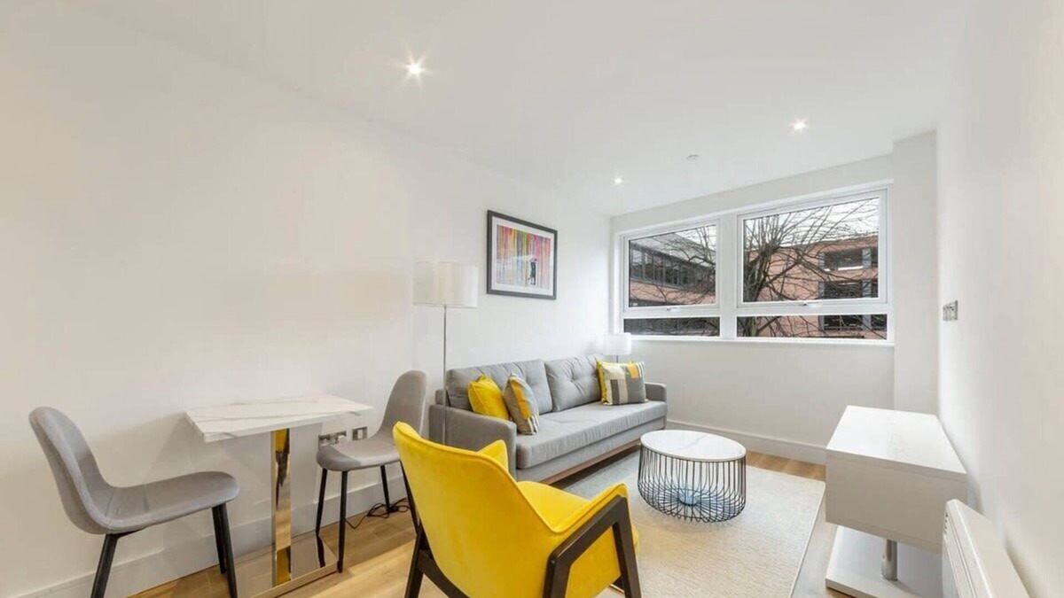 East Grinstead Apartment | Modern & Stylish 1 Bed Apartment in East Grinstead