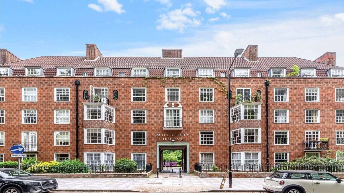 Bethnal Green Apartment | Modern, stylish, spacious flat moments from Bethnal Green tube!