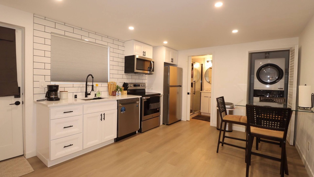 Columbia City Apartment | Modern & stylish studio in Seattle near Downtown, Lumen field, light rail.