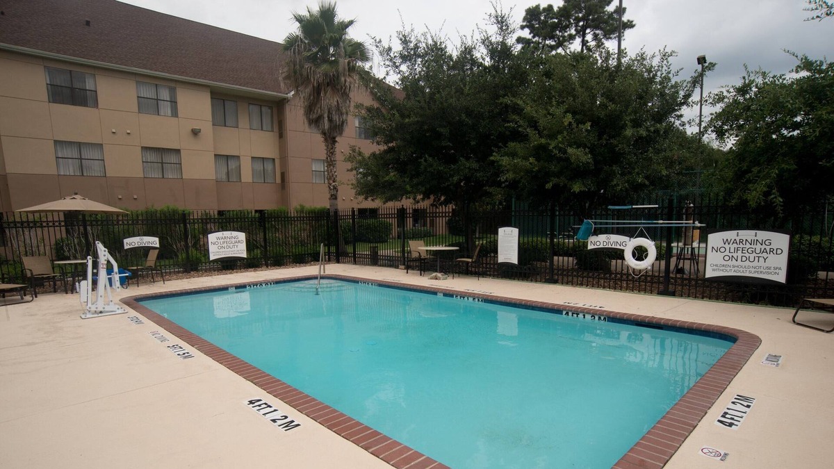 Barker Condo | Modern Suite | Free Breakfast + 24 Hour Business Center + Outdoor Pool