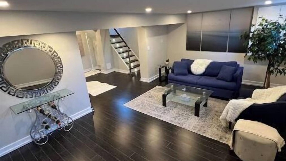 Eringate House | Modern Suite near Pearson Airport. Sleeps 1-4