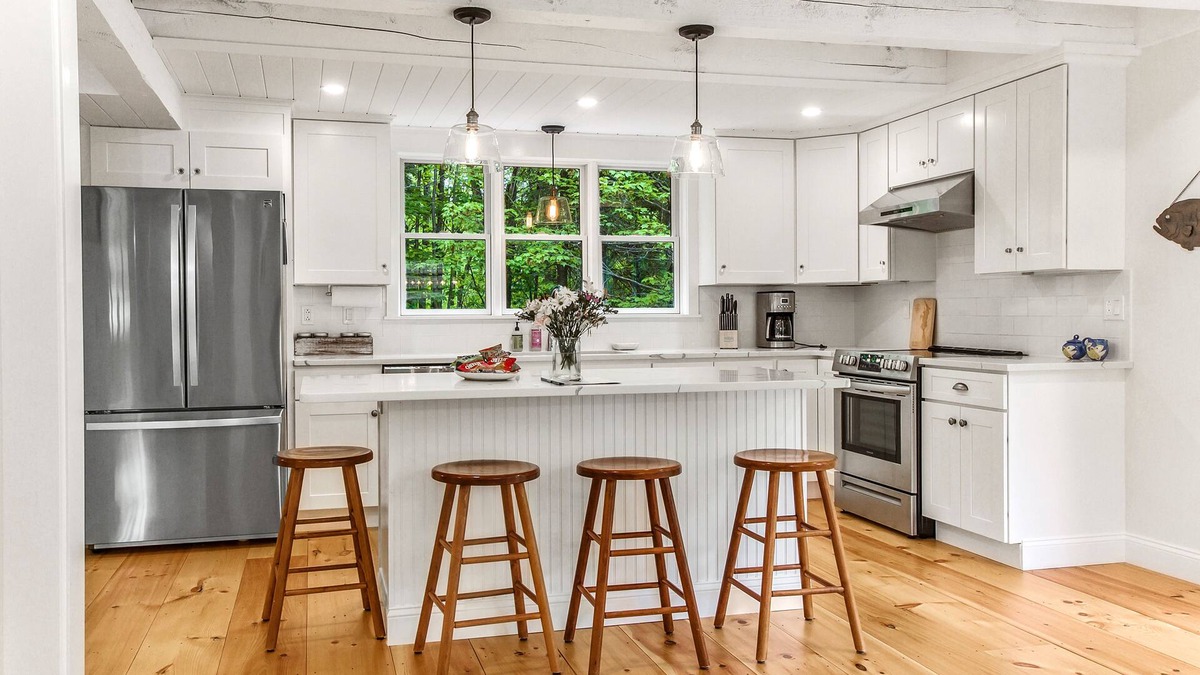 Sunapee House | Modern Sunapee Cottage - Hilltop Hideaway