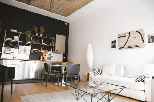 Dommeldange Apartment | Modern & Sunny 1BR Apartment with swimming pool