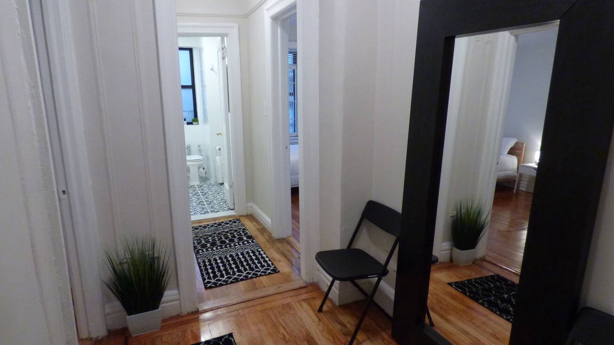 Morris Park Condo | Modern Sunny Apartment in Pelham Parkway, Bronx, NY