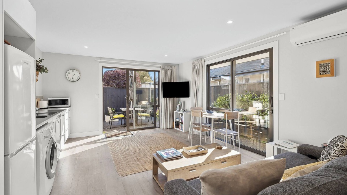 Motueka Apartment | Modern, Sunny, Central