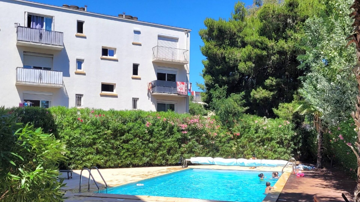 La Jetee Apartment | Modern T3 Apartment, Pool, Garage - Close to Beach in Canet-en-Roussillon - Sleeps 4