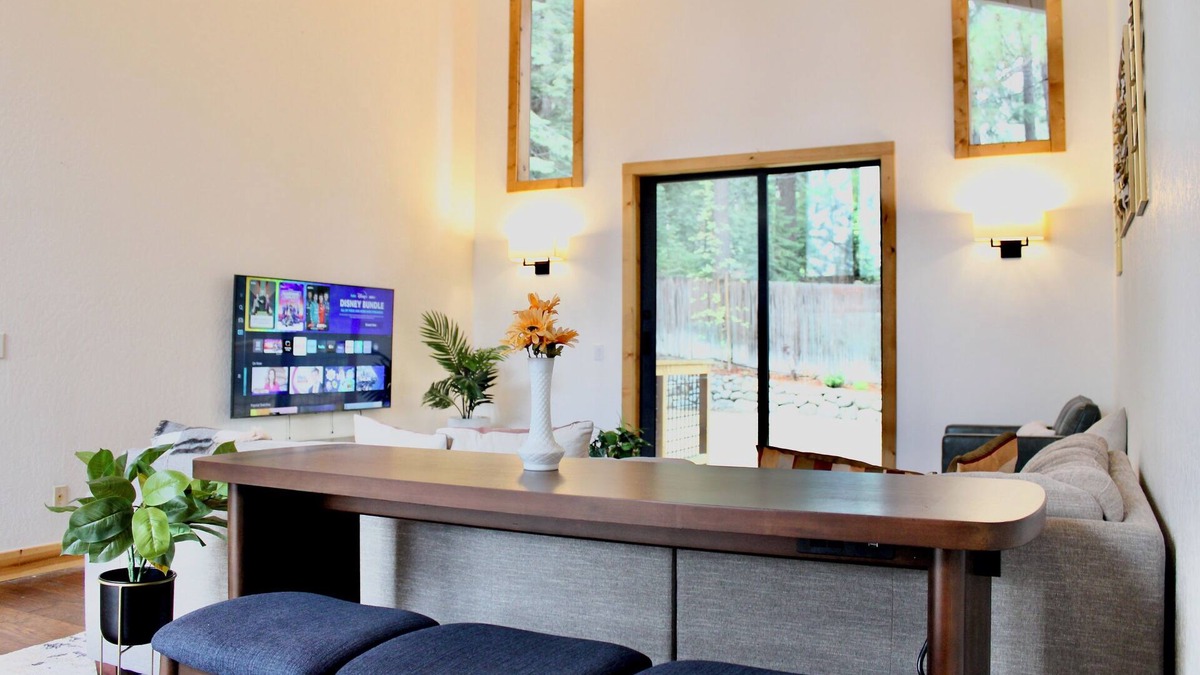 Ponderosa Palisades House | Modern Tahoe cabin: A/C, hot tub, ping pong, EV charger, family friendly