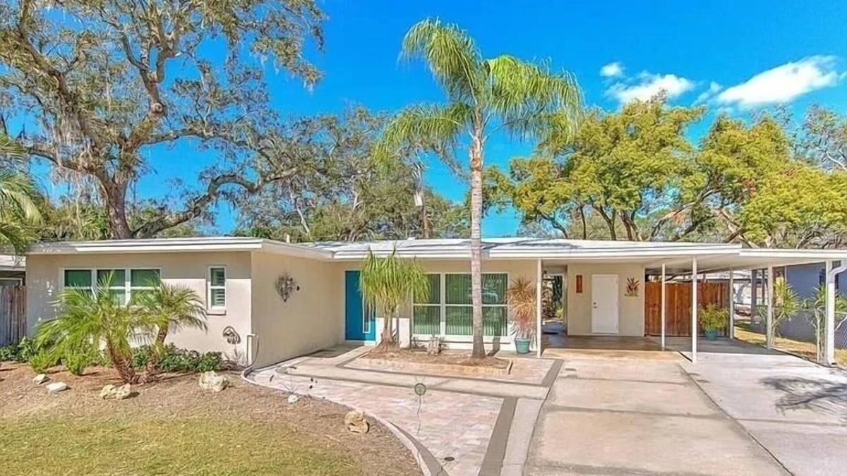 Bearss Plaza House | Modern Tampa Hideaway 10 min Downtown Tampa Ybor city