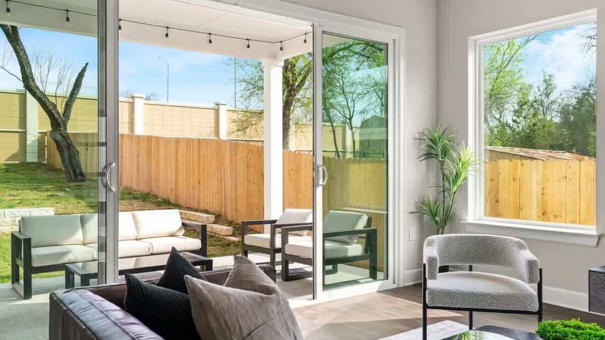 Old West Austin House | Modern Tarrytown Home~5 Minutes to Downtown & UT!