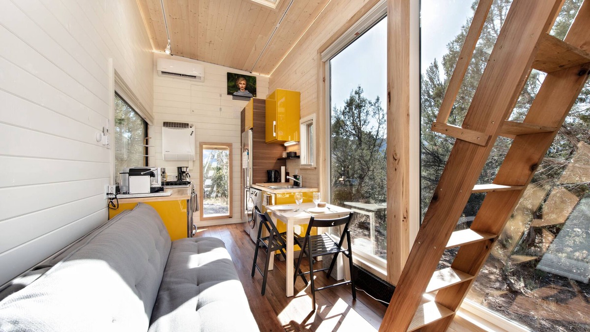 Carbondale House | Modern Tiny Home w/Grill, 25 Min. To Skiing, 3 Min. to Shops and Restaurants!