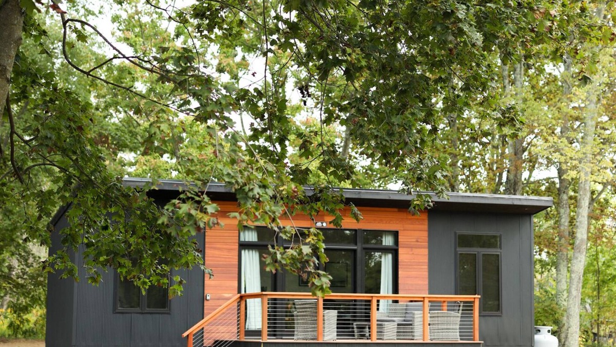 Milroy Cabin | Modern Tiny Home/With Hot Tub!