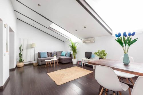 Centro Apartment | Modern top floor loft at Malasaña's heart