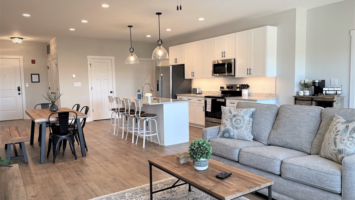Forest Condo | Modern Top-level 2BR/2BA Condo w/Private Balcony in a Secured Bldg w/Elevator!