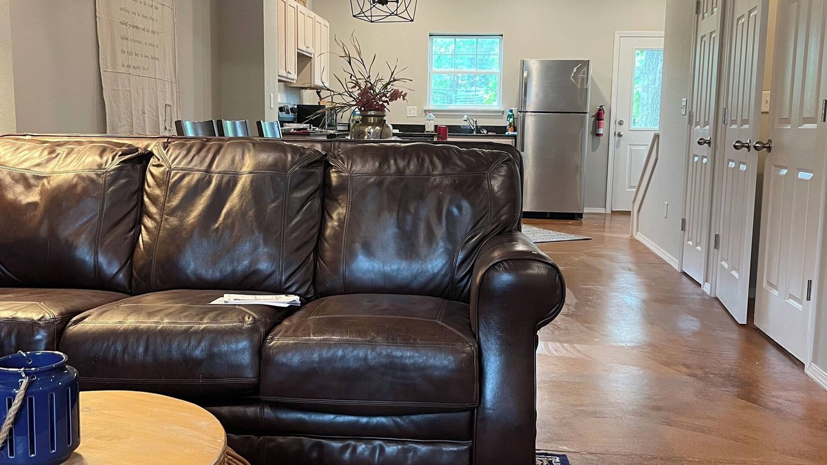 Prairie Grove House | Modern townhome 10.1 miles from Razorback Stadium