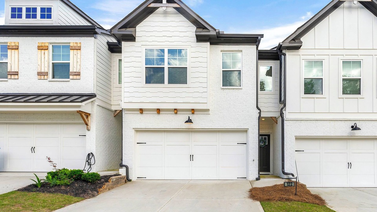 Auburn House | Modern Townhome in Auburn